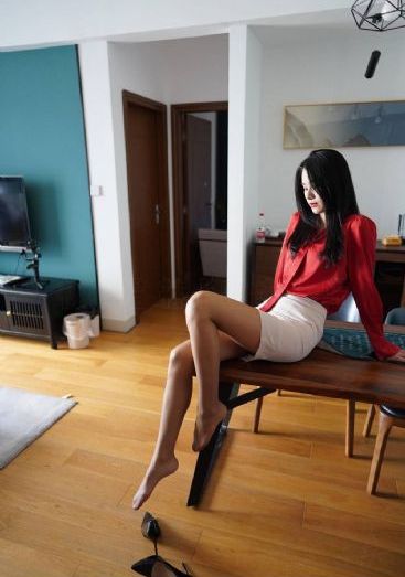《漂亮的女邻居》三级