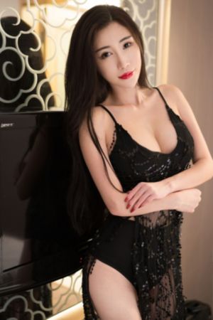 异国女人在巴黎