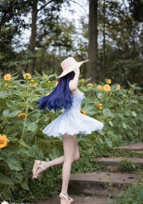按摩的女大学生