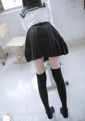 年轻的老师观看
