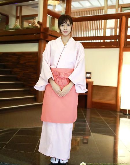 脱岳裙子从后面挺进去在线观看